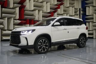 Do Česka se řítí další čínská konkurence Škody Karoq. SUV T5 sází primárně na cenu a záruku - Garáž.cz
